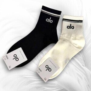 Alo Yoga Crew Socks 2-Pair Set Black & White Athletic Crew Socks Size S/M